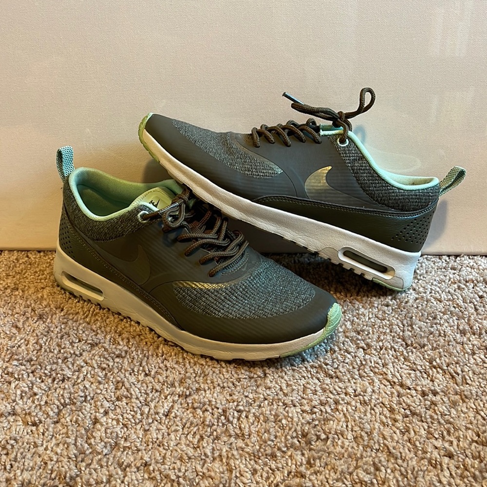 Nike Thea